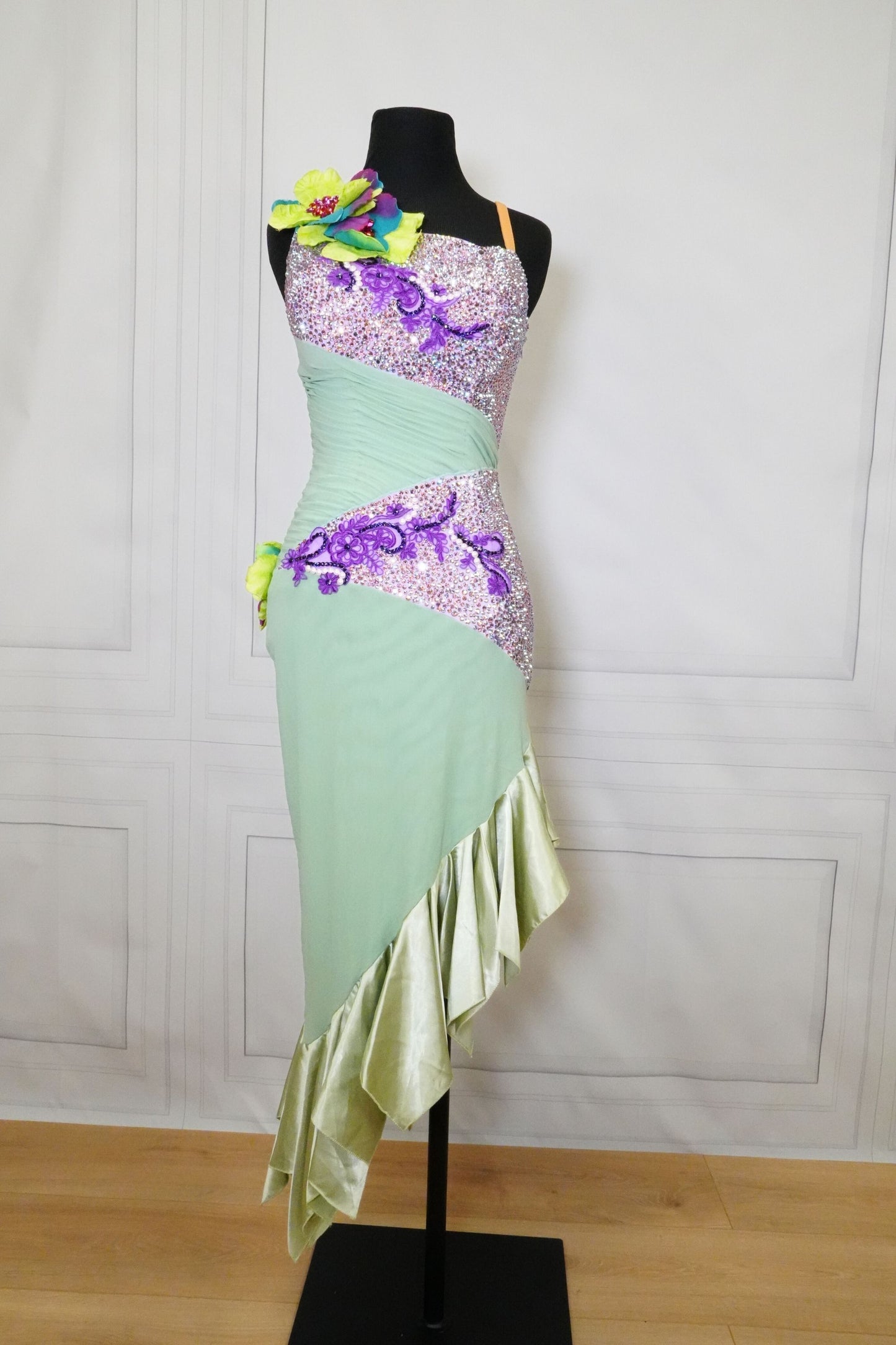 Latin Costume Lat051