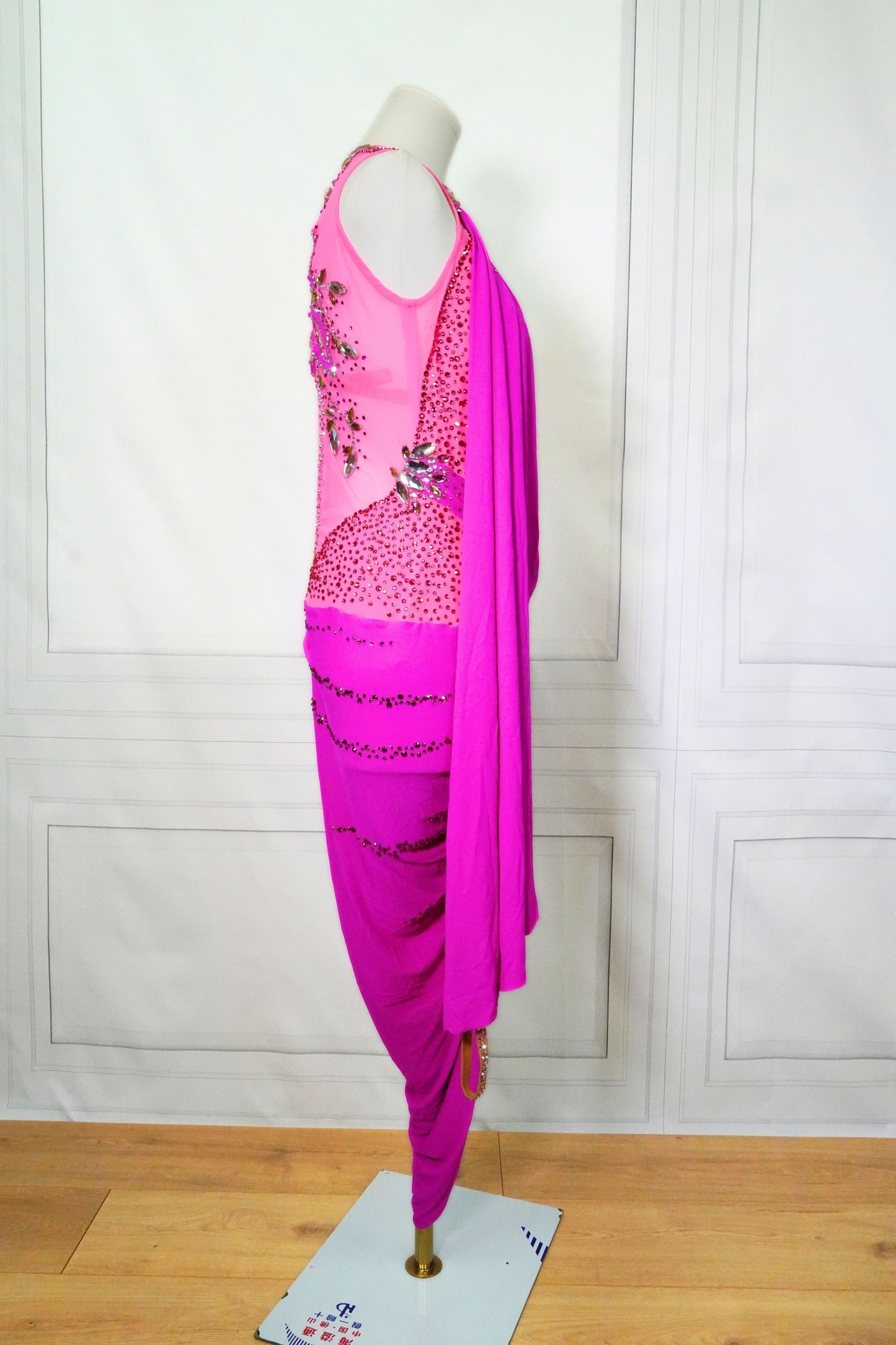 Latin Costume Lat231