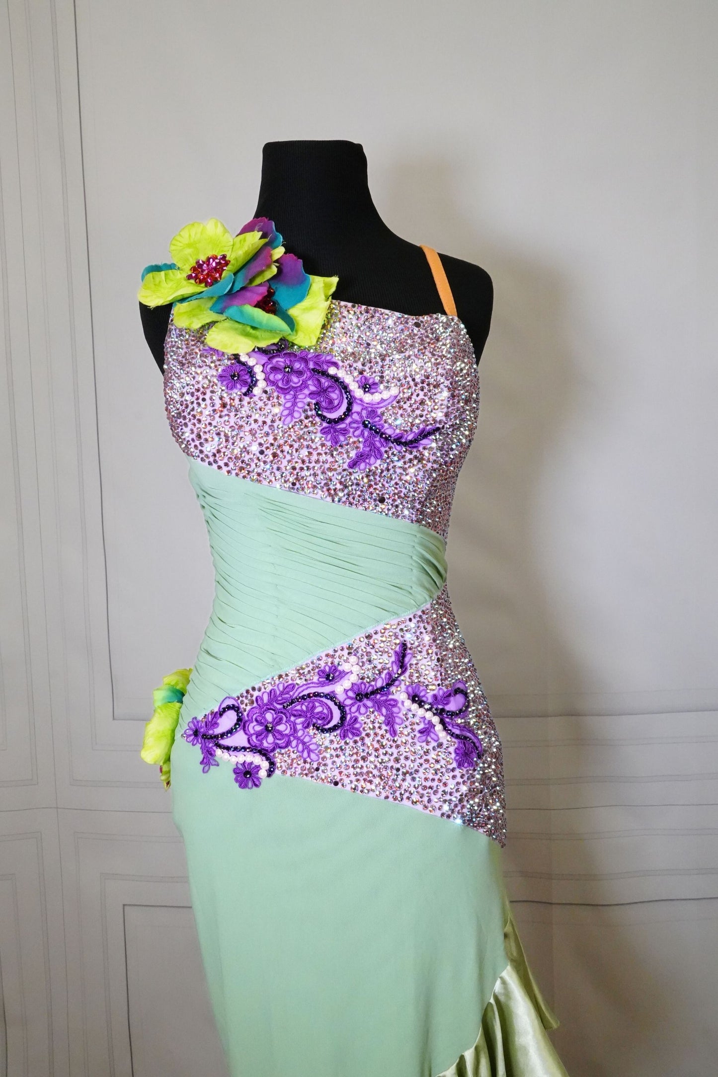 Latin Costume Lat051