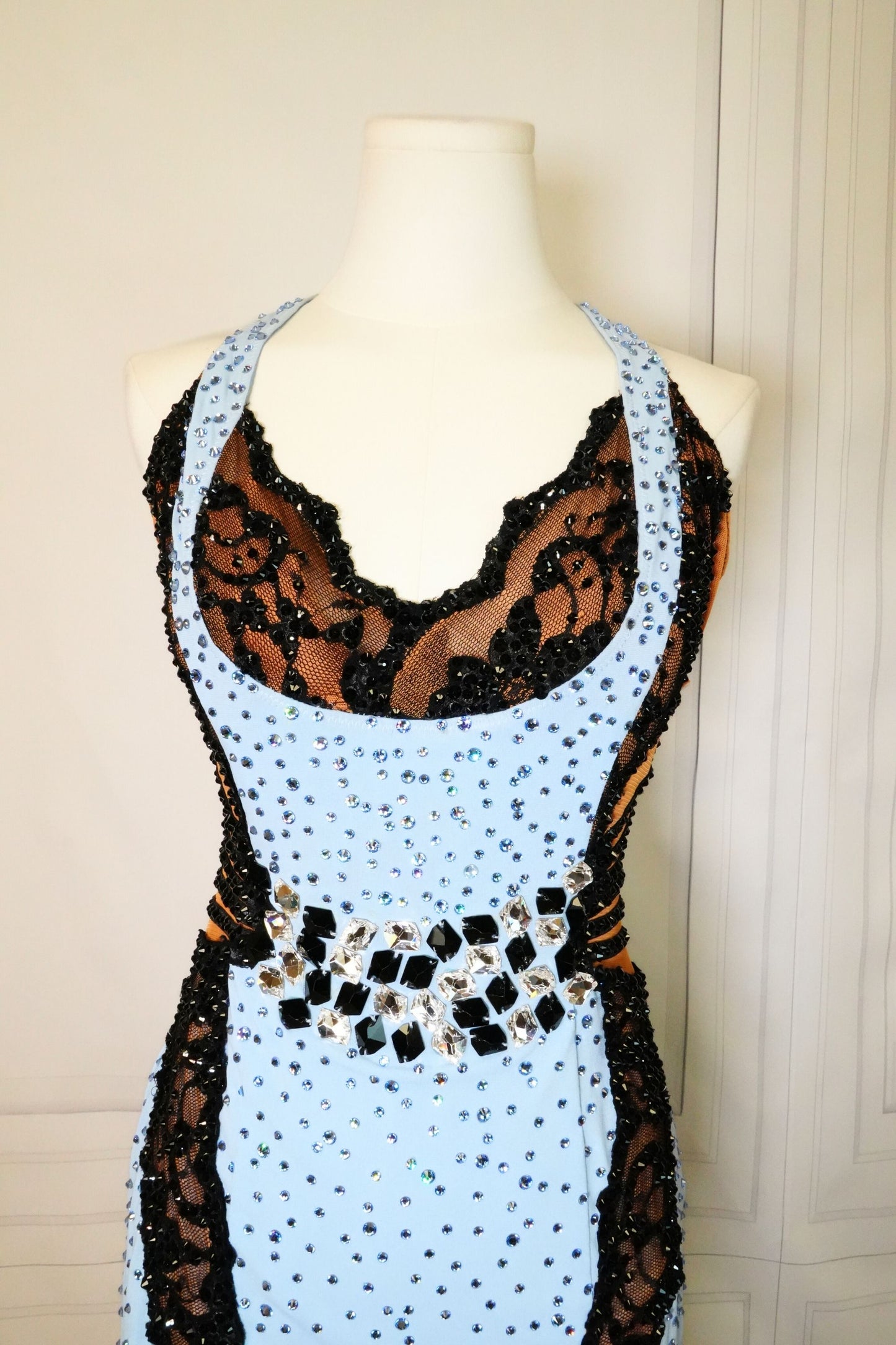 Latin Costume Lat180